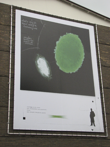 907619 Afbeelding van een reuzebanner op de kopse kant van een flatgebouw aan de Troelstralaan bij de Draaiweg te ...